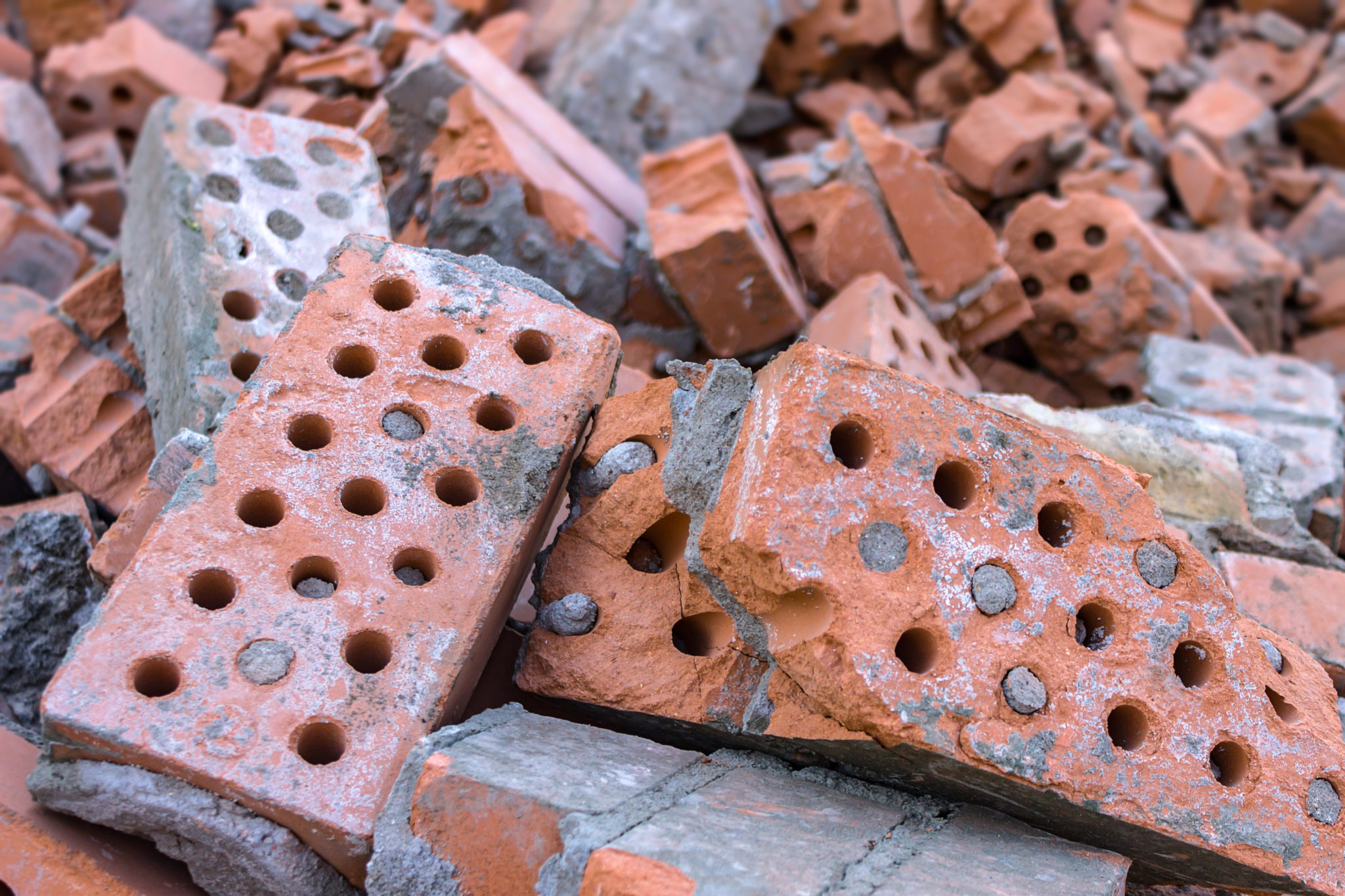 kenyan-woman-creates-recycled-plastic-bricks-and-they-re-stronger