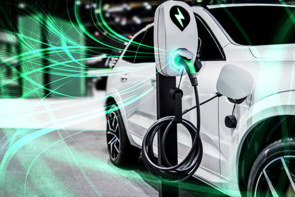 A fast-charging cable rapidly charges an electric vehicle